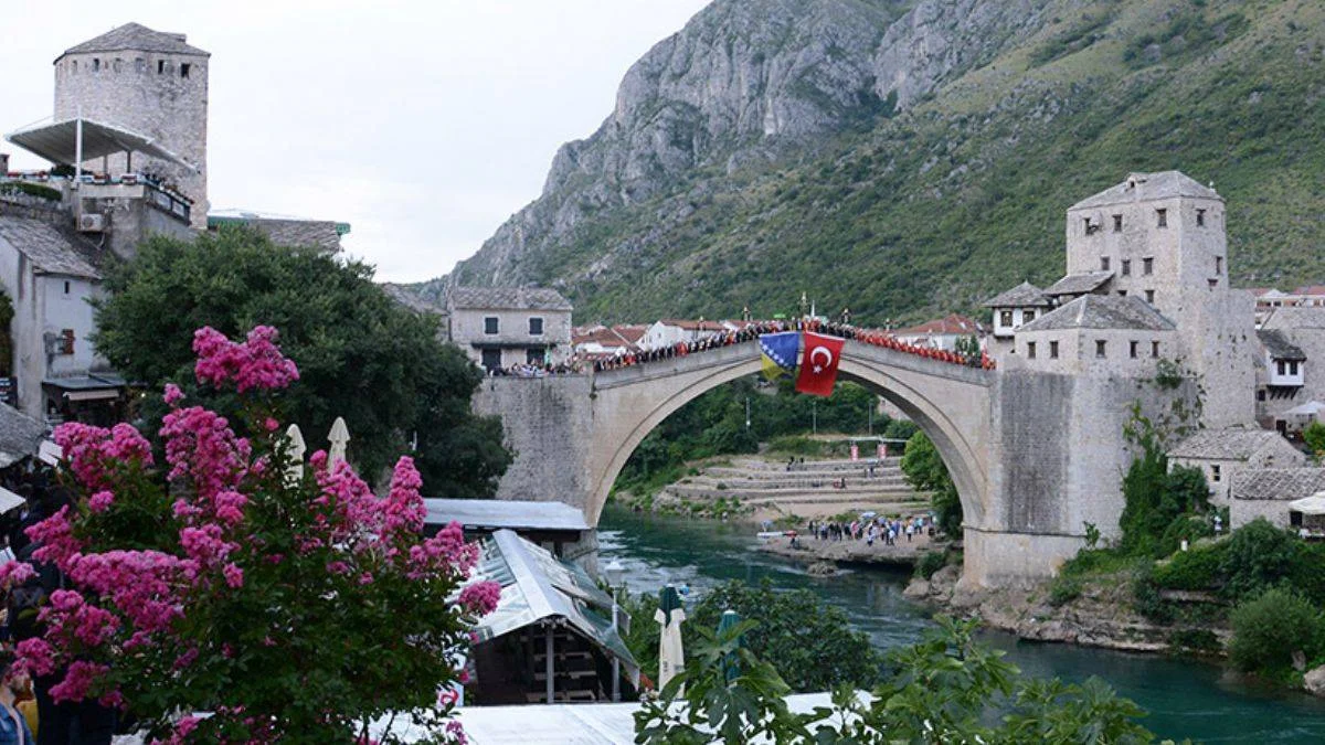Mostar'da sirenler 10.16 için çaldı