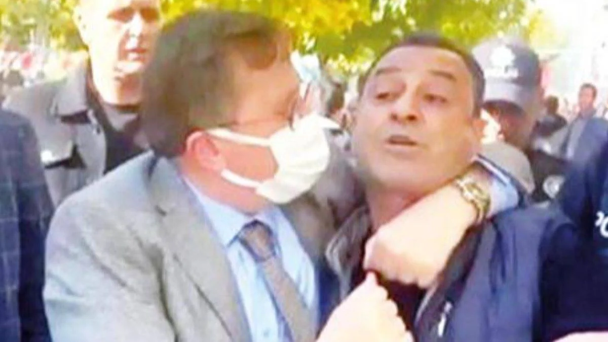 'Nutuk'u arkasına alıp affedilmez terbiyesizliğini temize çekmeye çalıştı'