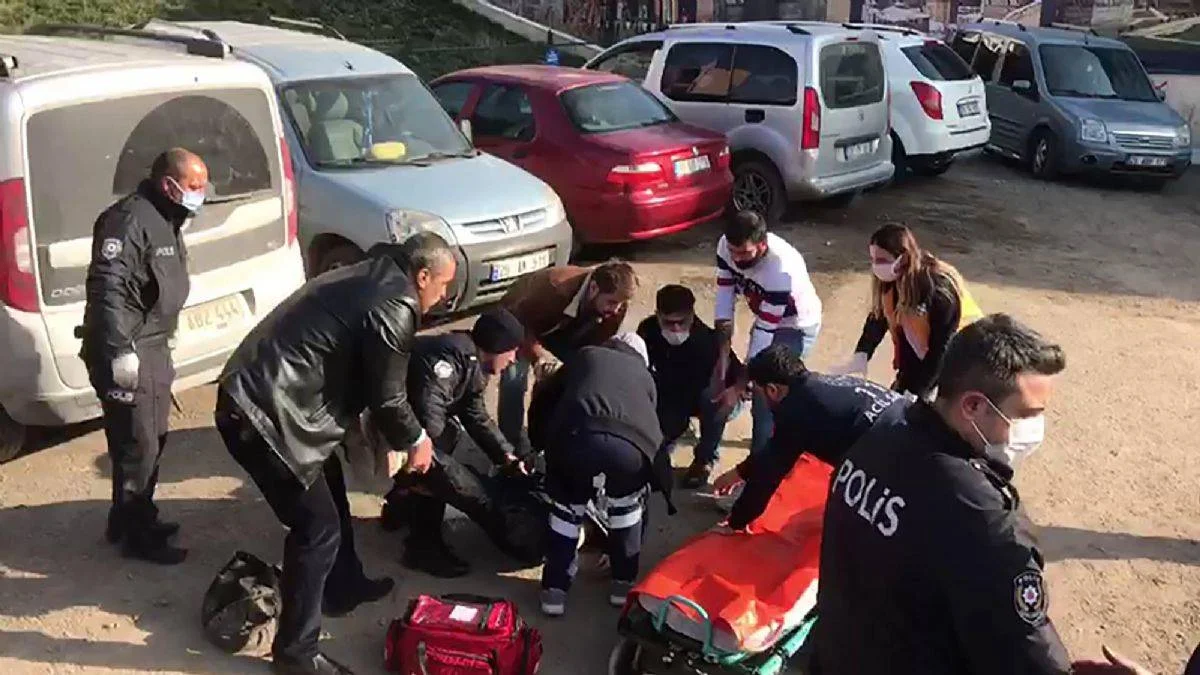 Önce genç kızı, sonra kendisini bıçaklayıp öldürdü