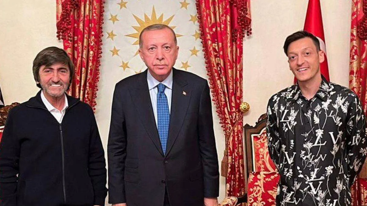 Özil ve Dilmen'den Erdoğan'a ziyaret