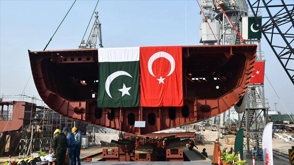 Pakistan için üretilen 4'üncü korvet kızakta