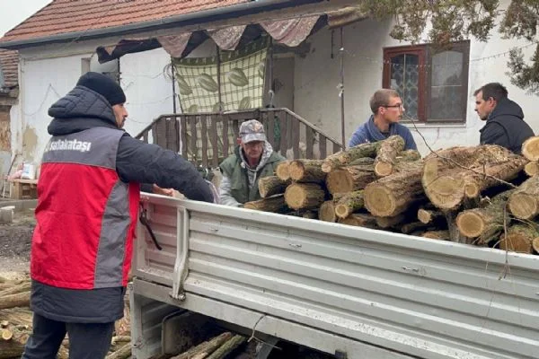 Sadakataşı kış yardımlarına başladı