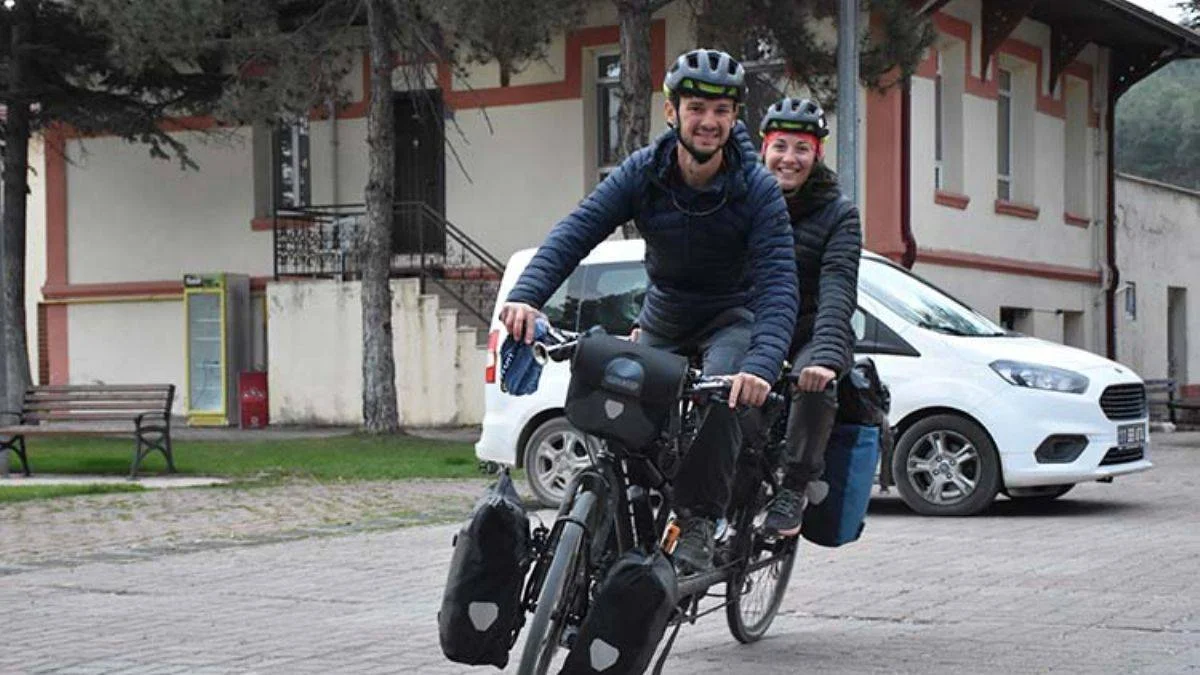 Tandem Bisikletli Fransız Çift Türkiye'de