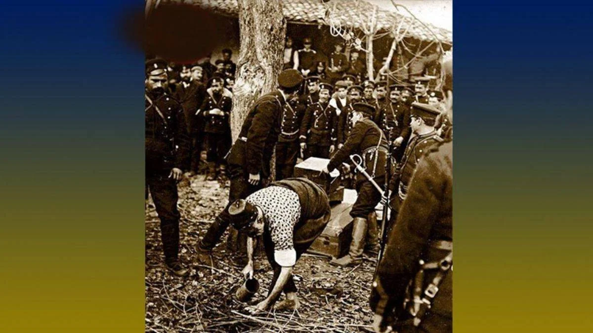 Tarihe not düşen bir fotoğraf karesi! İdam sehpasına giderken bile abdestini alıp, namazını kılıyor