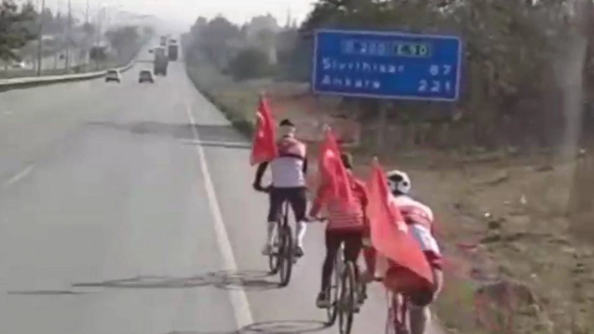 Tuzla'dan Ankara'ya pedallayan bisikletliler kameraya böyle yansıdı