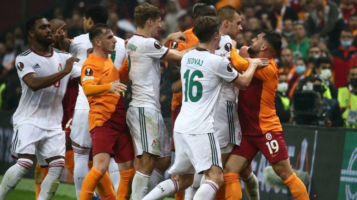 UEFA Açıkladı: Galatasaray Lokomotiv Moskova maçı tekrar edecek mi? Galatasaray Lokomotiv Moskova maçı yeniden oynanacak mı?