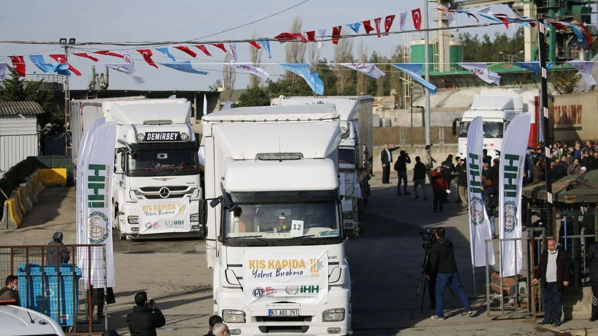 120 insani yardım TIR'ı Suriye'ye yola çıktı