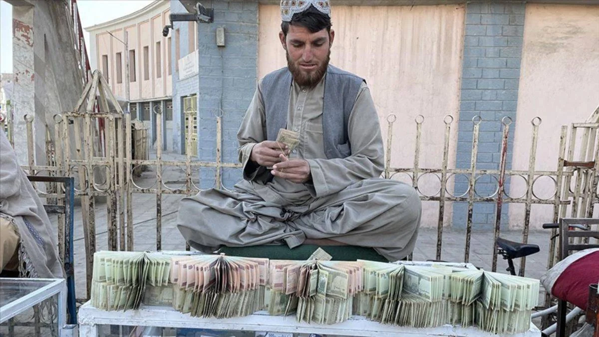 ABD'den Afganistan'a döviz izni