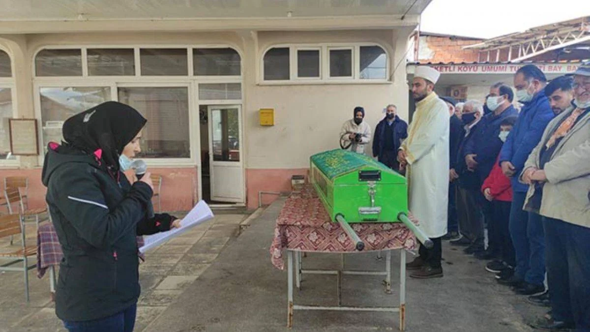 Ağabeyinin ölmeden önce yazdığı mektubunu cenaze namazı sırasında okudu