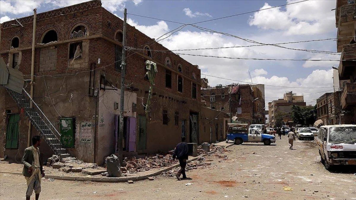 Arap koalisyonu, Yemen'deki İran güçlerine hava saldırısı başlattı