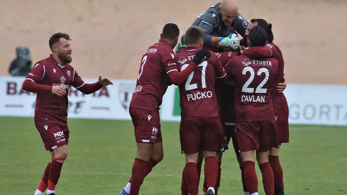 Bandırmaspor, Balıkesirspor'u 3-0 yendi