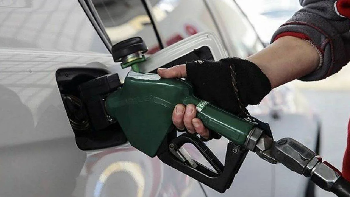 ''Benzin ve motorine 2 TL indirim geliyor''