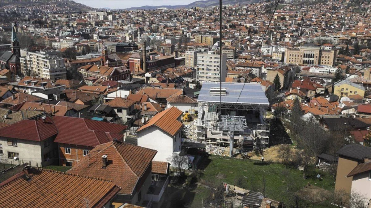 Bosna Hersek'te Sırp partilerinin binalarına baskın!