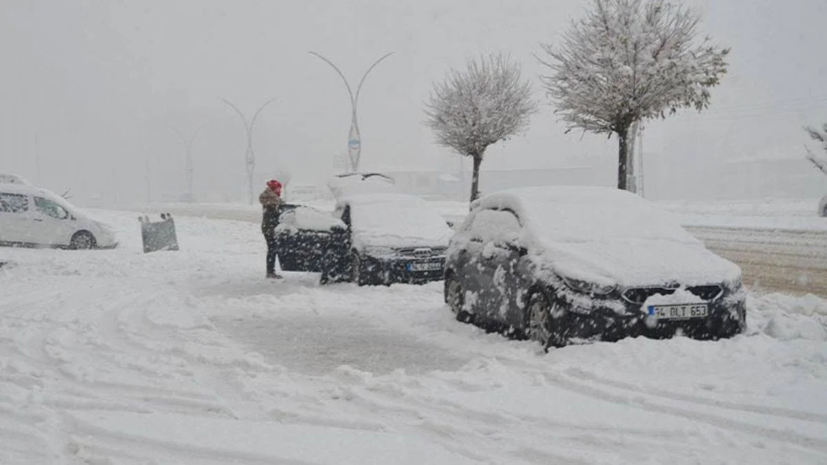 Doğu'daki 4 ilde 306 yerleşim birimine ulaşım sağlanamıyor
