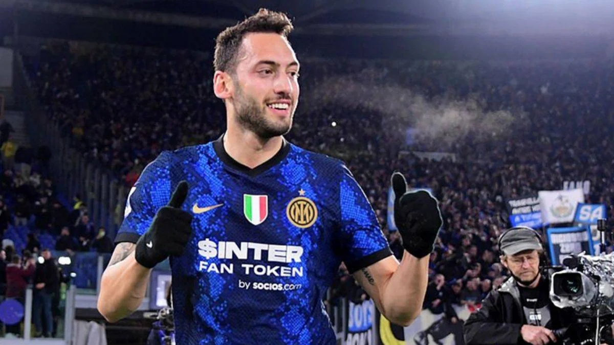 Dünya Hakan Çalhanoğlu'nu konuşuyor!