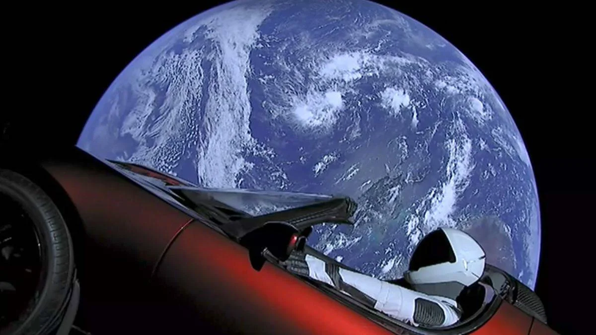 Elon Musk'a uzay dersi: Tesla, Mars yörüngesinde dönmüyor
