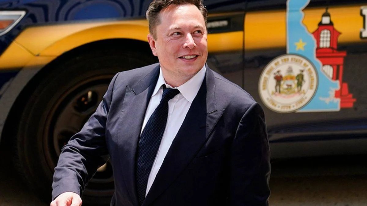Elon Musk'un yüzü gülüyor! 1.02 milyar dolarlık Tesla hissesi daha sattı