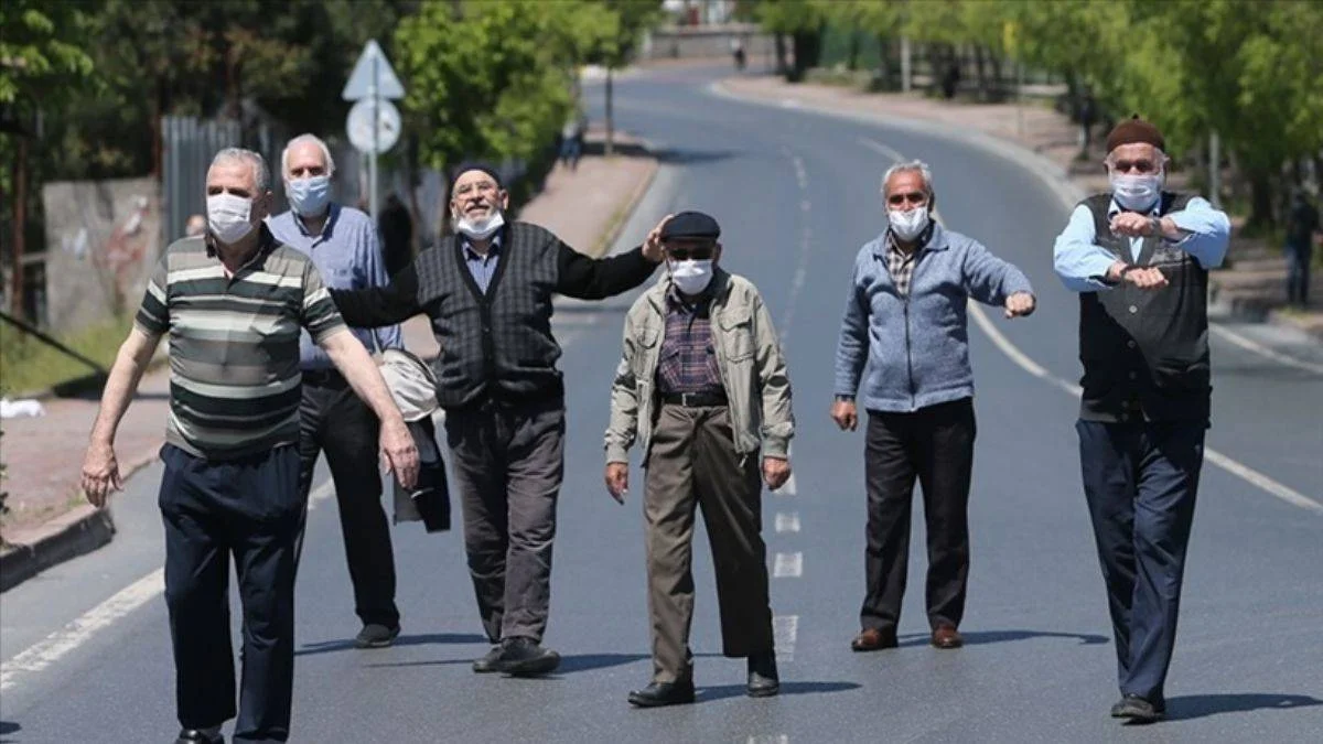 Emekli maaşı nasıl belirleniyor? Emeklilere ne kadar bayram ödemesi yapıldı? Emekli promosyonları ne kadar?