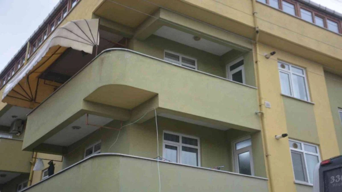 Evinde ölü bulundu