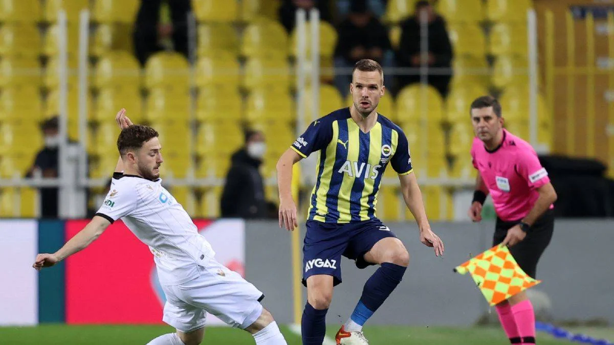 Fenerbahçe - Öznur Kablo Yeni Malatyaspor ilk 11'i | Fenerbahçe Malatyaspor hakemleri