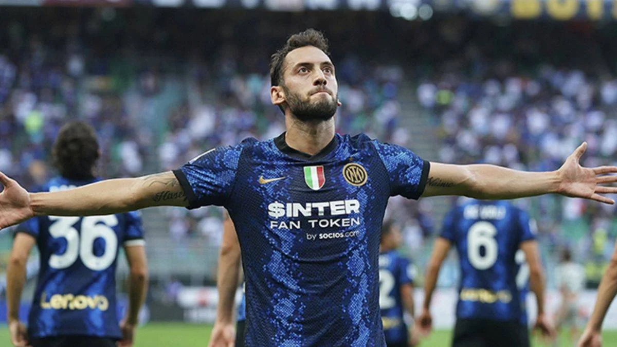 Hakan Çalhanoğlu'nun muhteşem golü tüm dünyanın dilinde