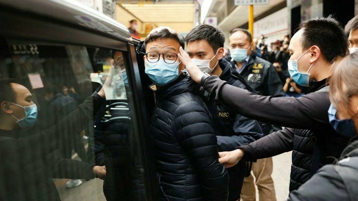 Hong Kong'da 200 polisle haber sitesi baskını
