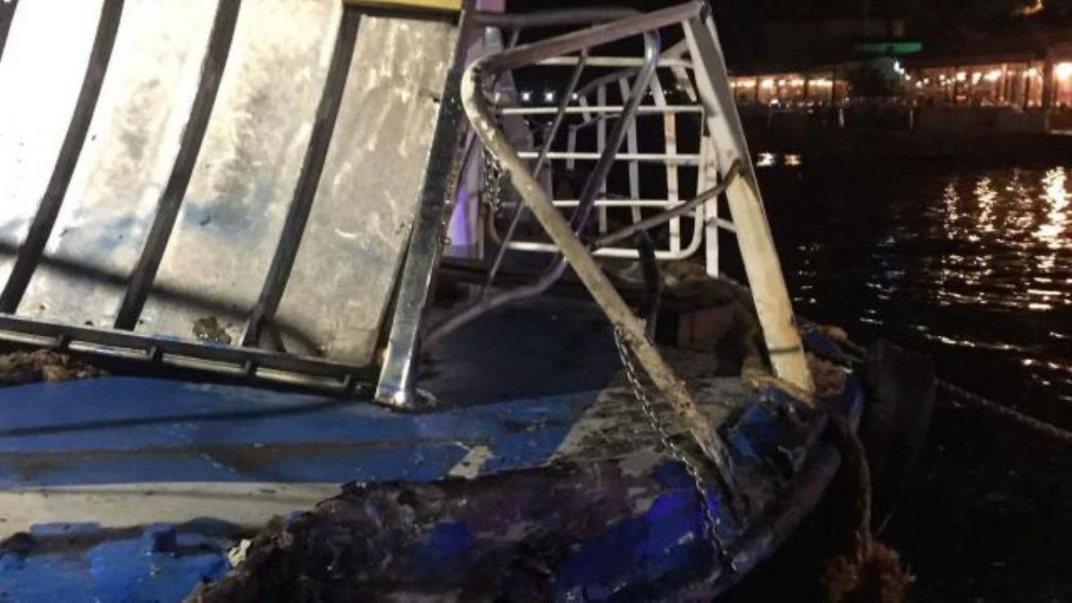 İstanbul'da gemi ile tekne çarpıştı: 2 yaralı