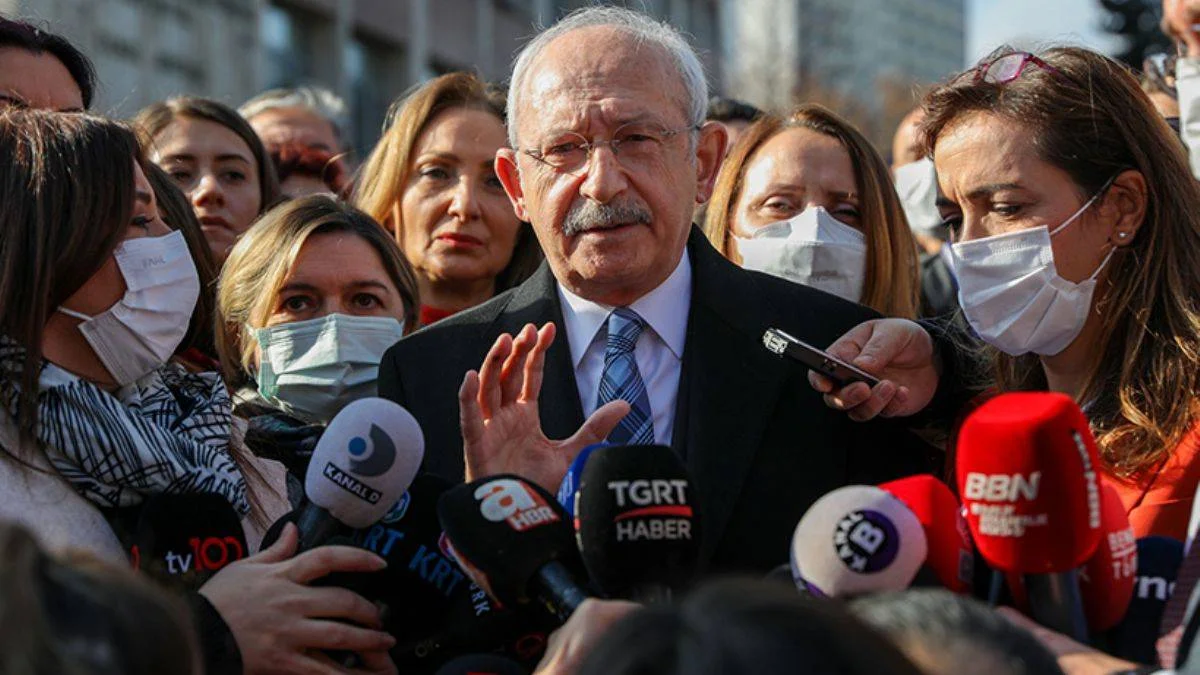 Kılıçdaroğlu'ndan Milli Eğitim Bakanlığı önünde açıklama