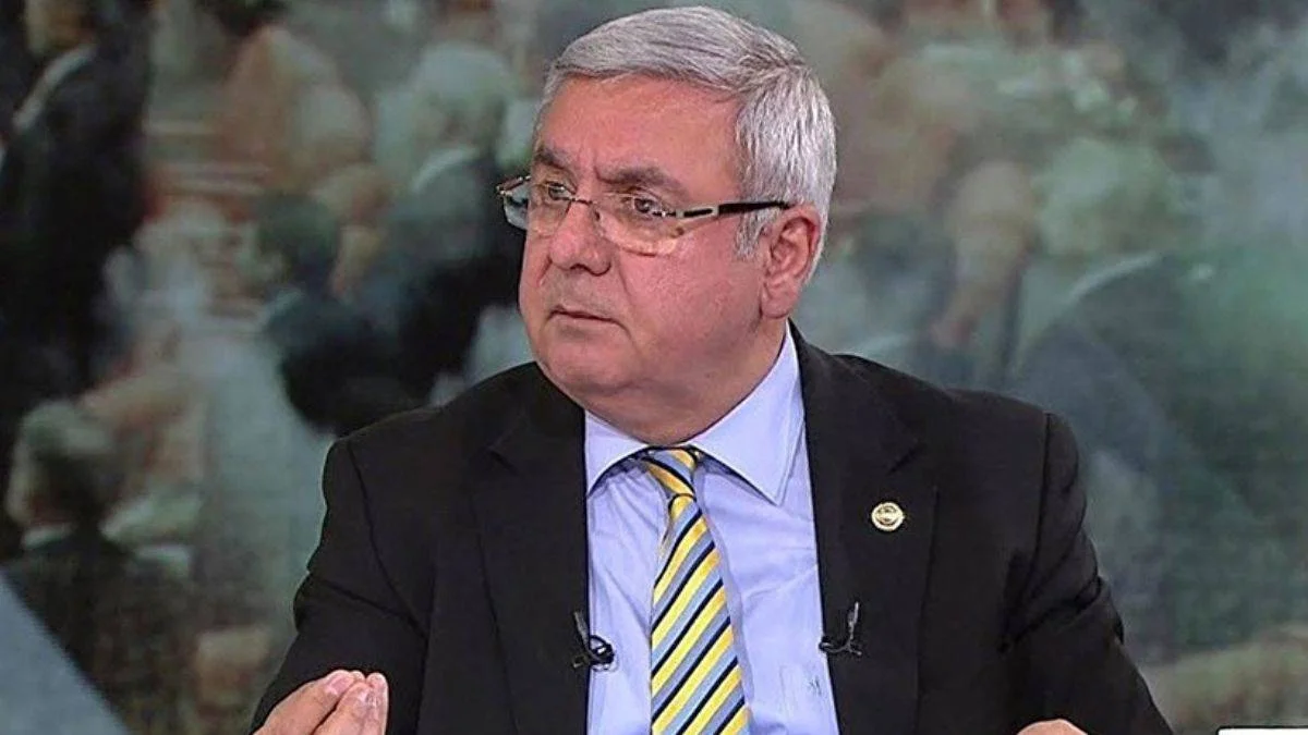 Mehmet Metiner acı haberi canlı yayında aldı
