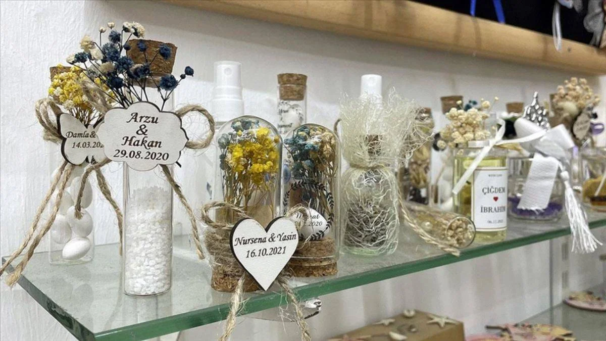 Nikah şekerlerinin yerini kolonya aldı