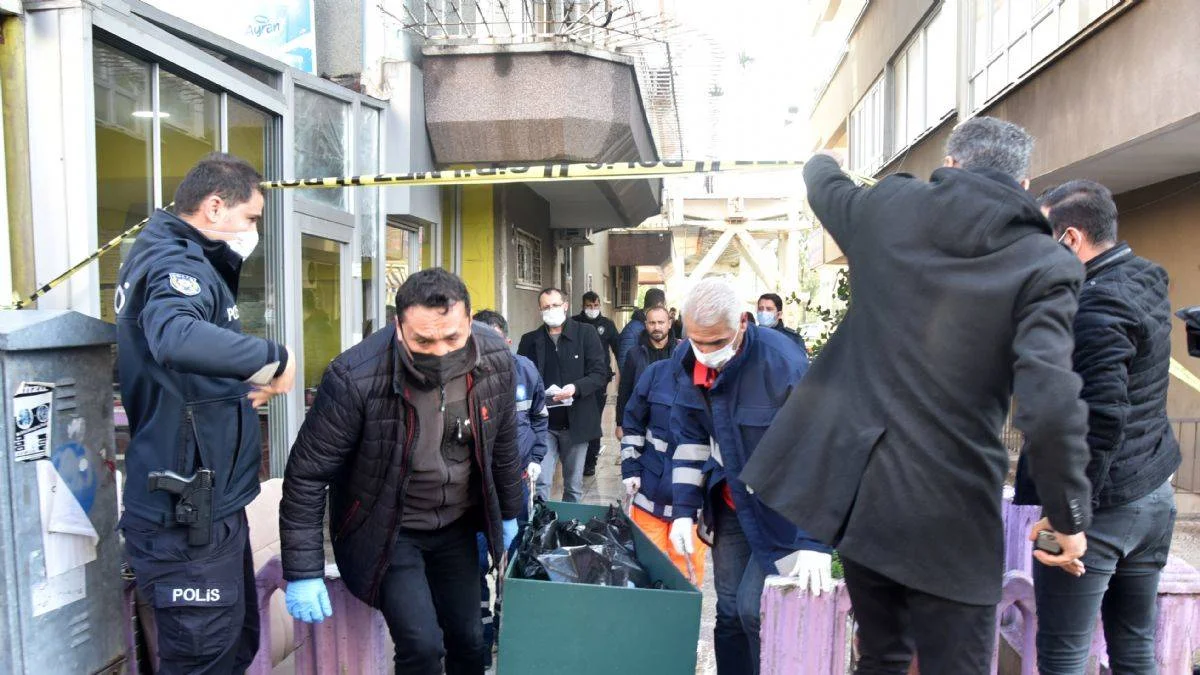 Öğrenci yurdunda vahşet; öğrencinin başını kesip, göğsünün üzerine koydu