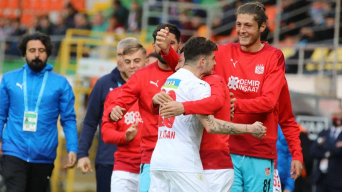 Sivasspor, Alanya'da 3 puanı kaptı