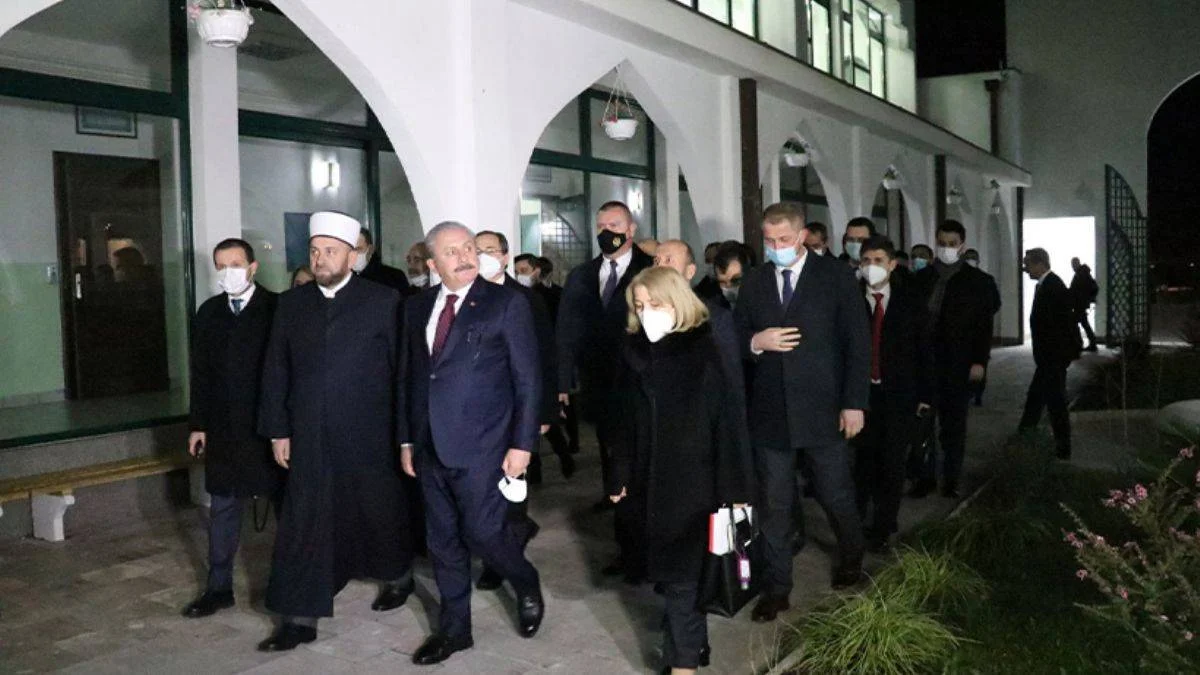 TBMM Başkanı Şentop, Karadağ'da Mehmet Fatih Medresesini ziyaret etti