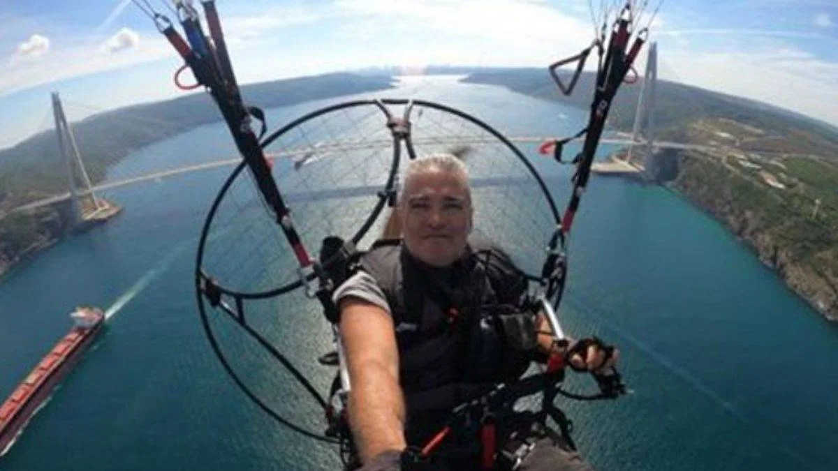 Teknelerin üzerine düşen paramotorun pilotu öldü
