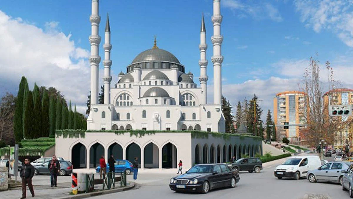 ''Tiran Namazgah Camii 2 yıldır açılmayı bekliyor''