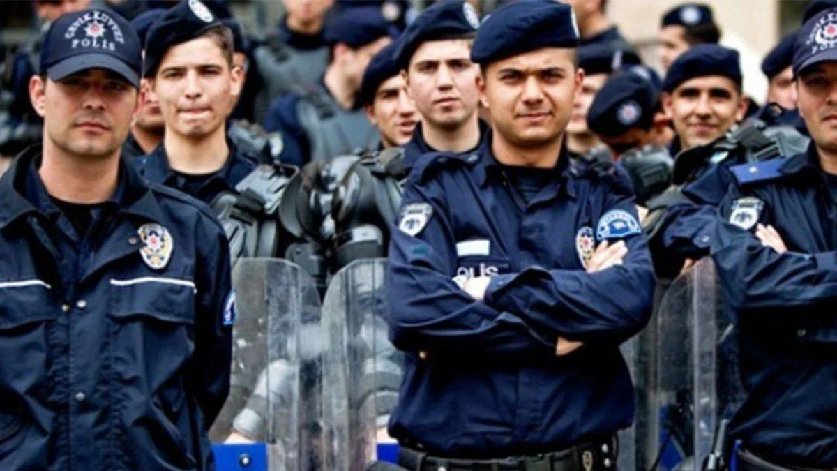 'Türk polisi, Macaristan'da Türk tırlarını kaçak göçmenlerden koruyacak'