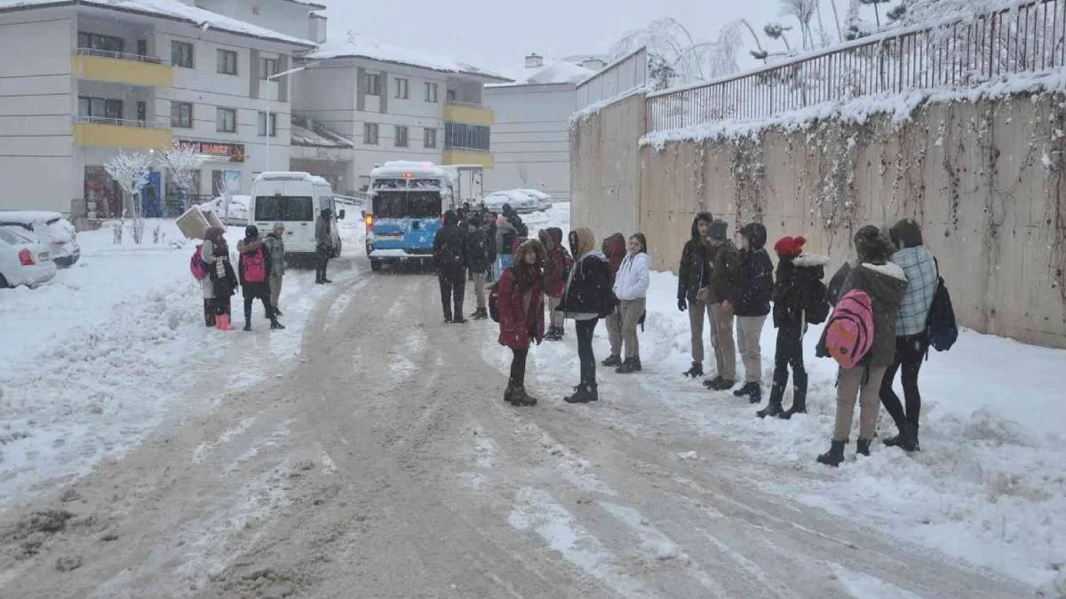 Yarın Kayseri'de okullar tatil mi? 21 Aralık Salı Kayseri'de kar tatili var mı? Kayseri okullar tatil edildi mi?
