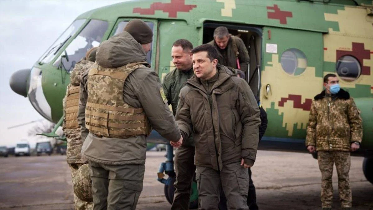 Zelenskiy, Donbas cephesini ziyaret etti