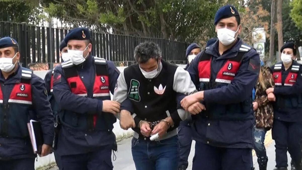 Alman sevgilisine sert davrandığı için arkadaşının cinsel organını kesmiş