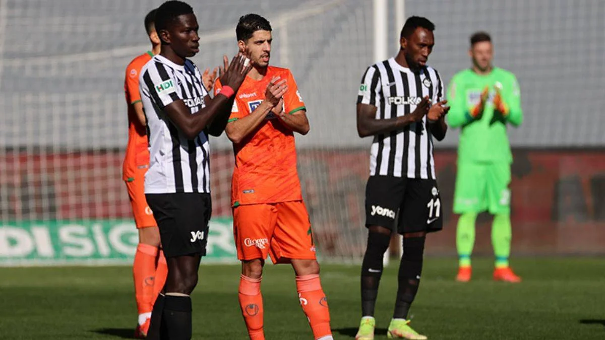 Altay sahasında Aytemiz Alanyaspor'a 2-0 mağlup oldu