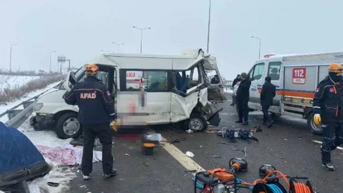 Ankara-Niğde Otoyolu'nda feci kaza: 2'si çocuk, 3 kişi öldü