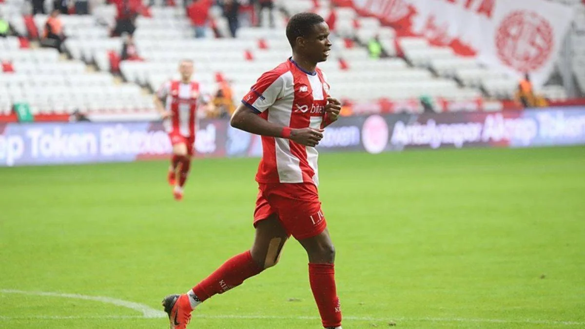 Antalyasporlu futbolcu Kopenhag'a transfer oldu