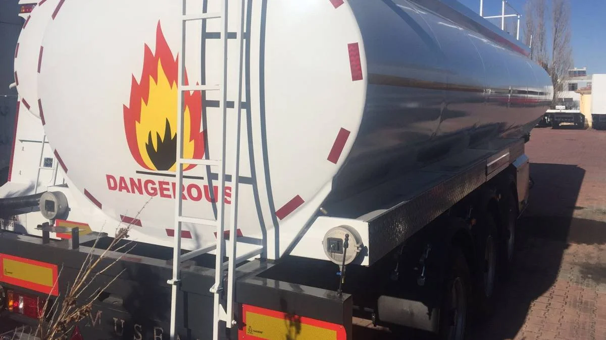BAE'de akaryakıt yüklü 3 tanker patladı