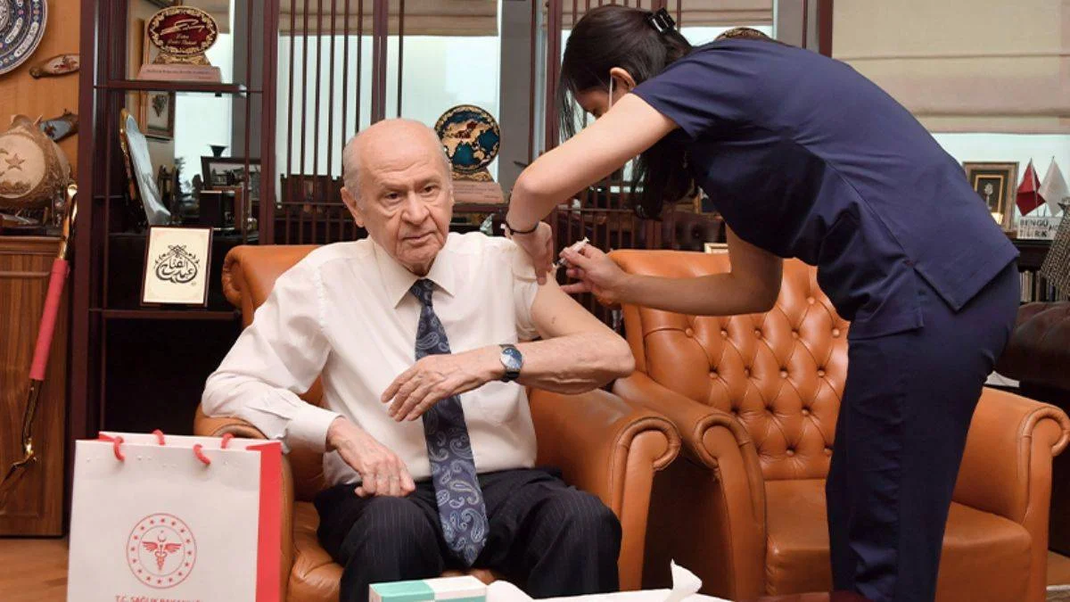 Bahçeli, TURKOVAC aşısı yaptırdı