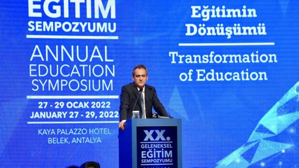 Bakan Özer 'Yarıyıl tatilinden sonra yüz yüze eğitime kararlılıkla devam edeceğiz.' dedi.