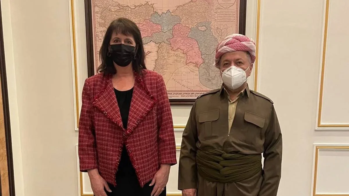 Barzani ile ABD'li başkan Maenza, bölünmüş Türkiye haritası önünde poz verdi