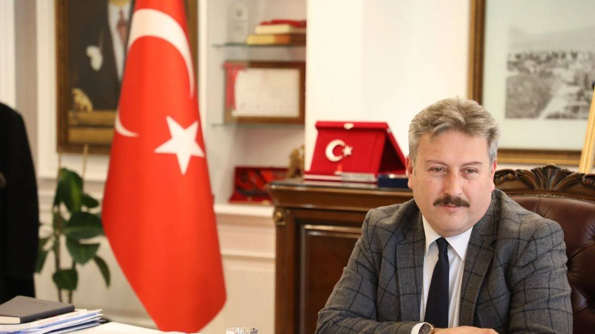 Başkan Palancıoğlu'ndan ödül alan ERÜ öğretim üyelerine tebrik