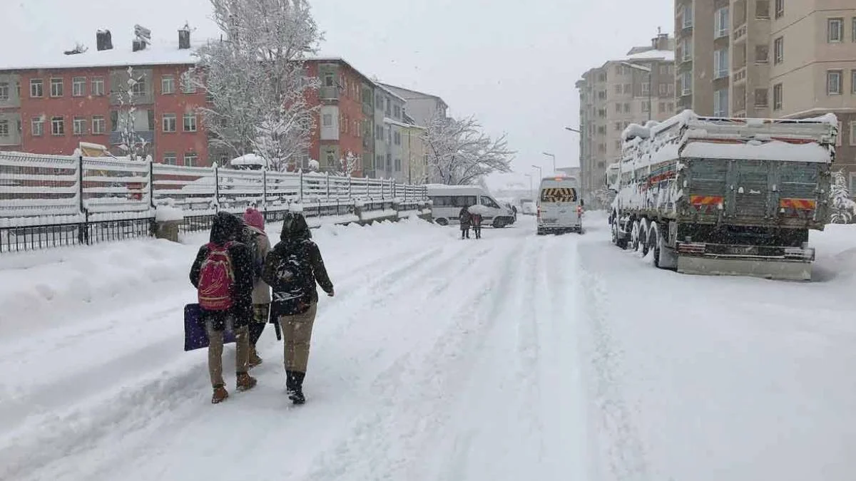 Bingöl'de yarın (13 Ocak) okullar tatil mi? 13 Ocak Perşembe (yarın) Erzincan ve Bayburt'ta okullar tatil edilir mi?