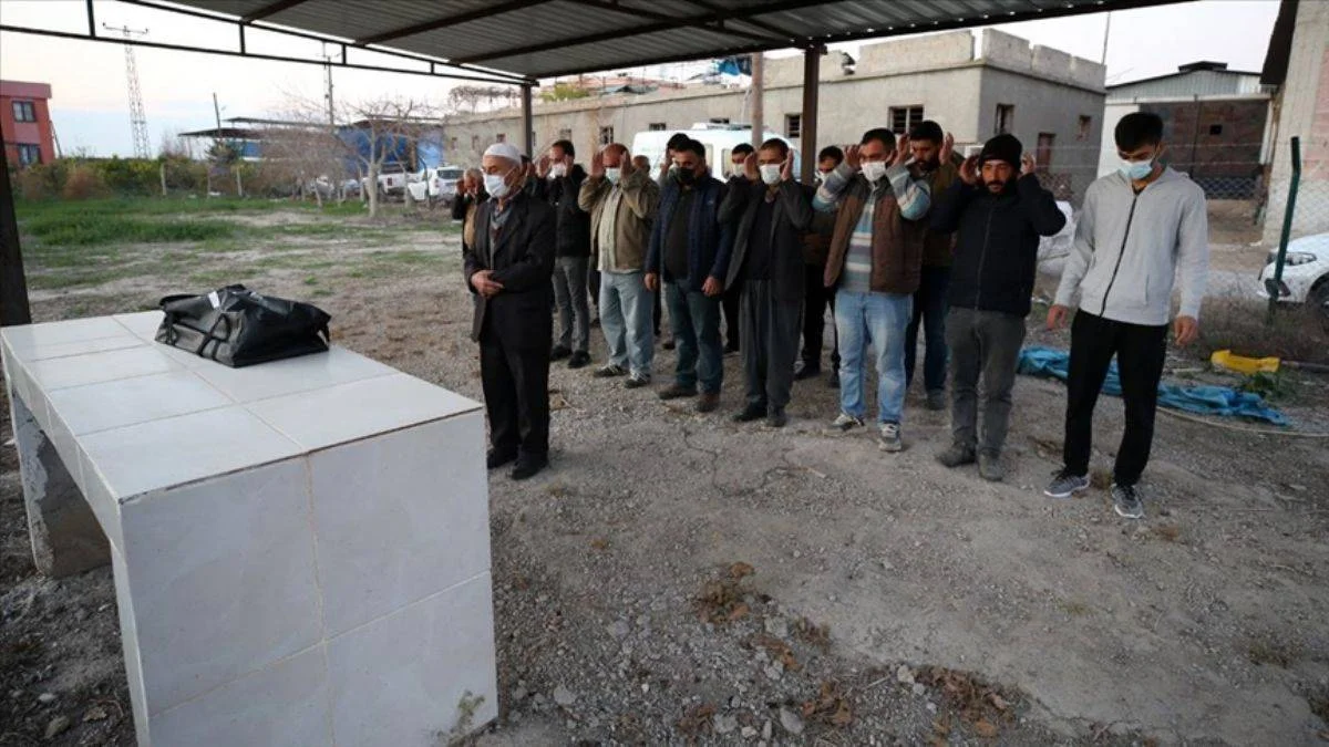 Defin öncesi ağlayınca yaşadığı anlaşılan bebek kurtarılamadı