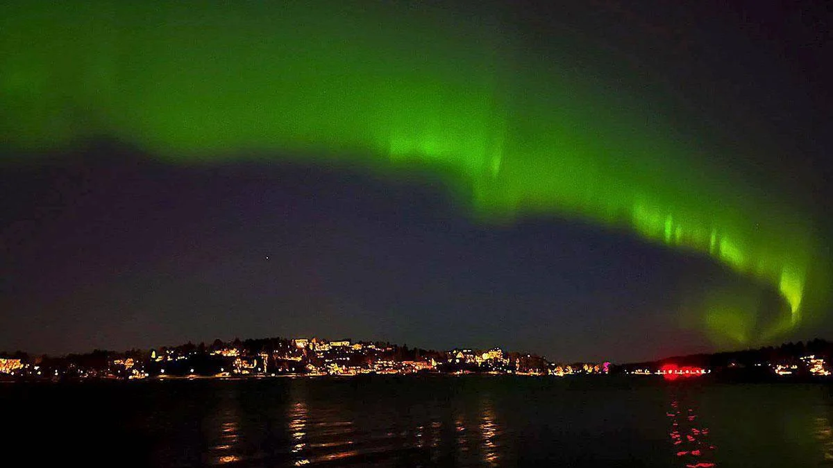 Dünya'nın manyetik alanında yırtık! Kuzey Işıkları Stockholm'de